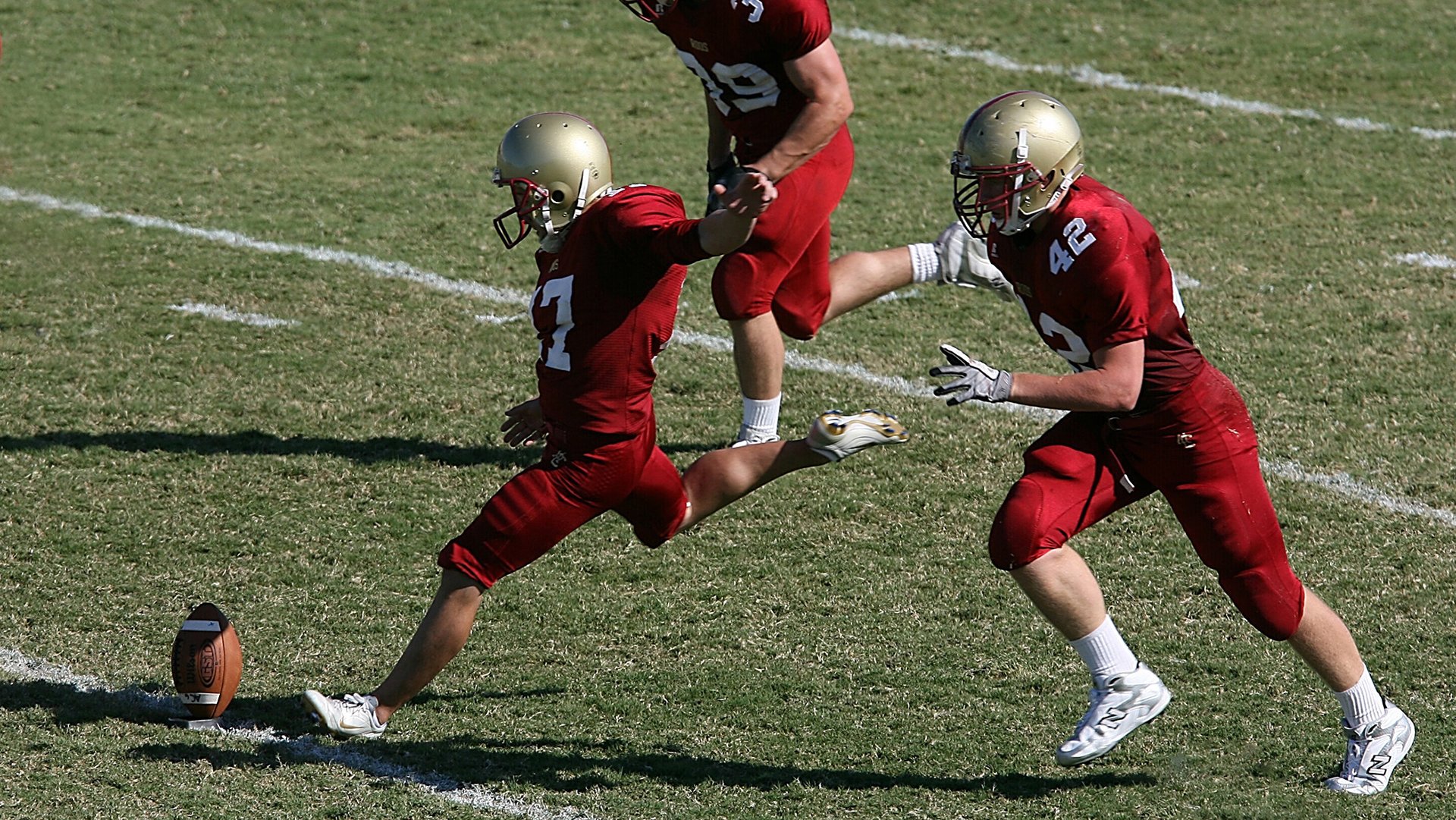 步行者外线火力强劲，连续命中三分引全场欢呼，户步行者